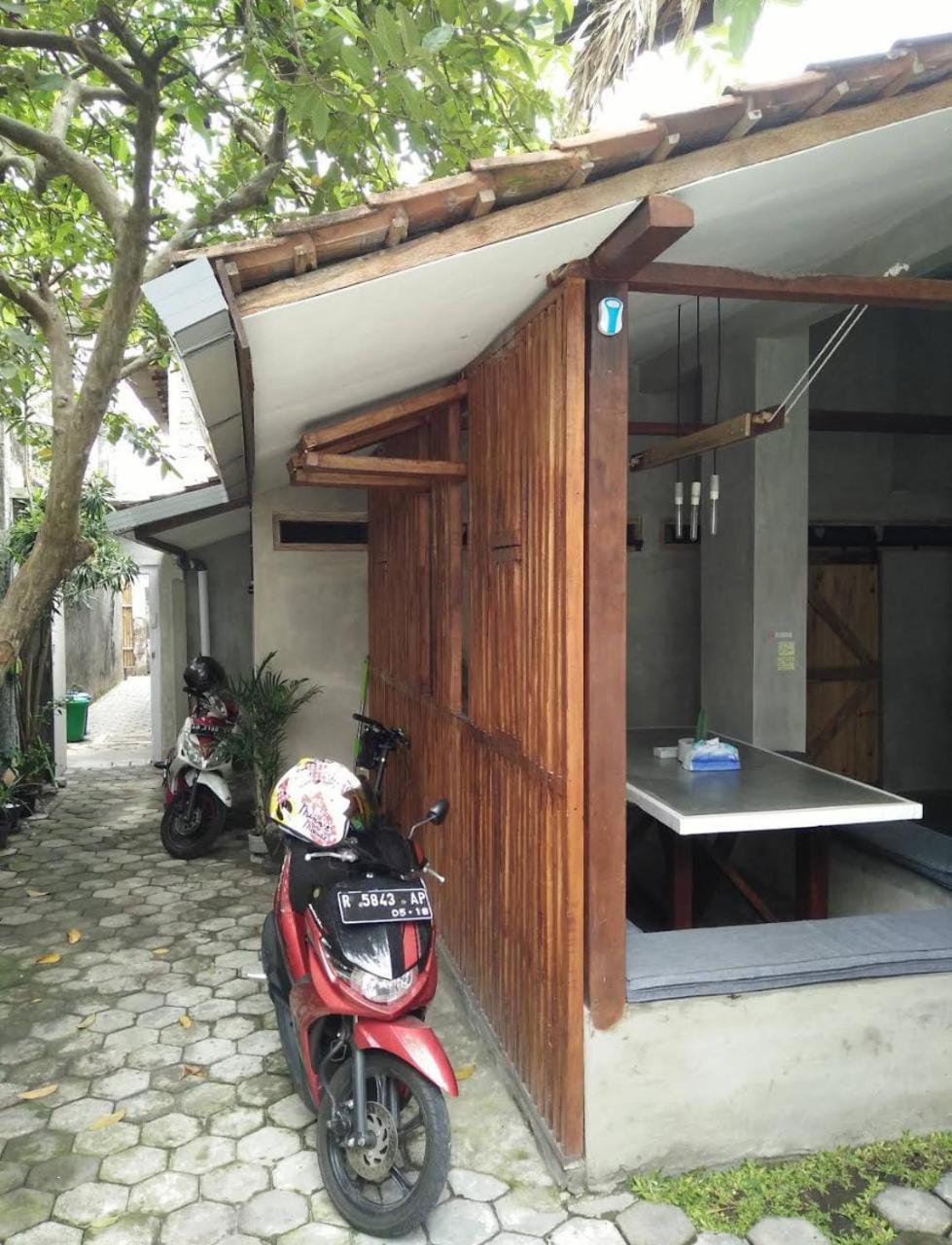 Trava House Villa Jogja ジョグジャカルタ エクステリア 写真